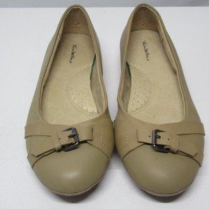 NEW! Thom McAn Beige Buckled Ballet Flats - Size 7.5